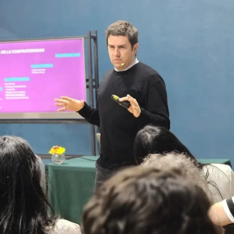 Reel de Instagram Cofraternidad del Centro Cultural Victoria